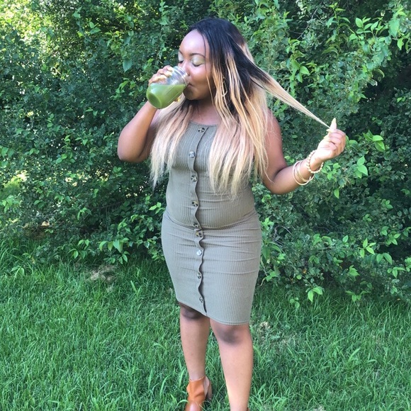 Green bodycon dress 💚 - Picture 2 of 3